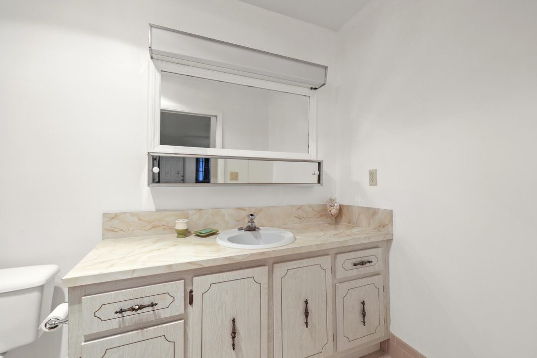 Active With Contract: $1,600 (1 beds, 2 baths, 1068 Square Feet)