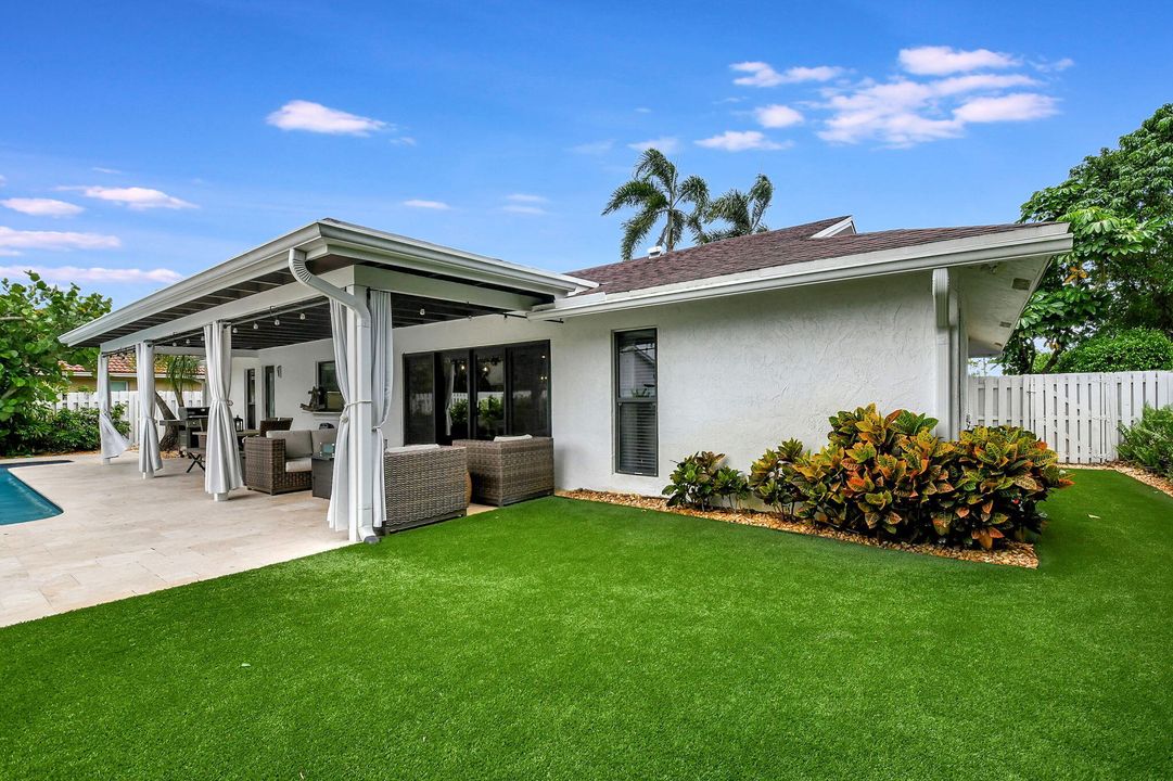 Active With Contract: $899,000 (3 beds, 2 baths, 1792 Square Feet)