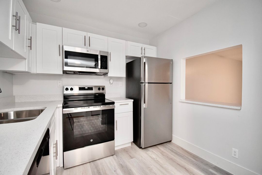 Active With Contract: $1,750 (1 beds, 1 baths, 741 Square Feet)