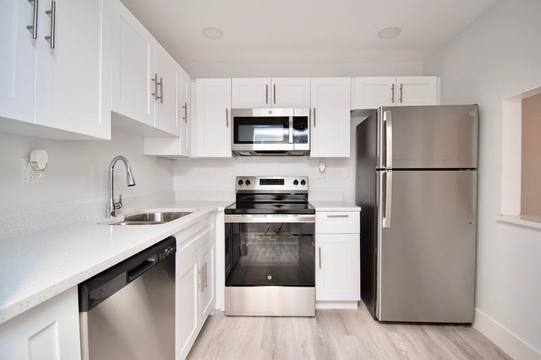 Active With Contract: $1,750 (1 beds, 1 baths, 741 Square Feet)