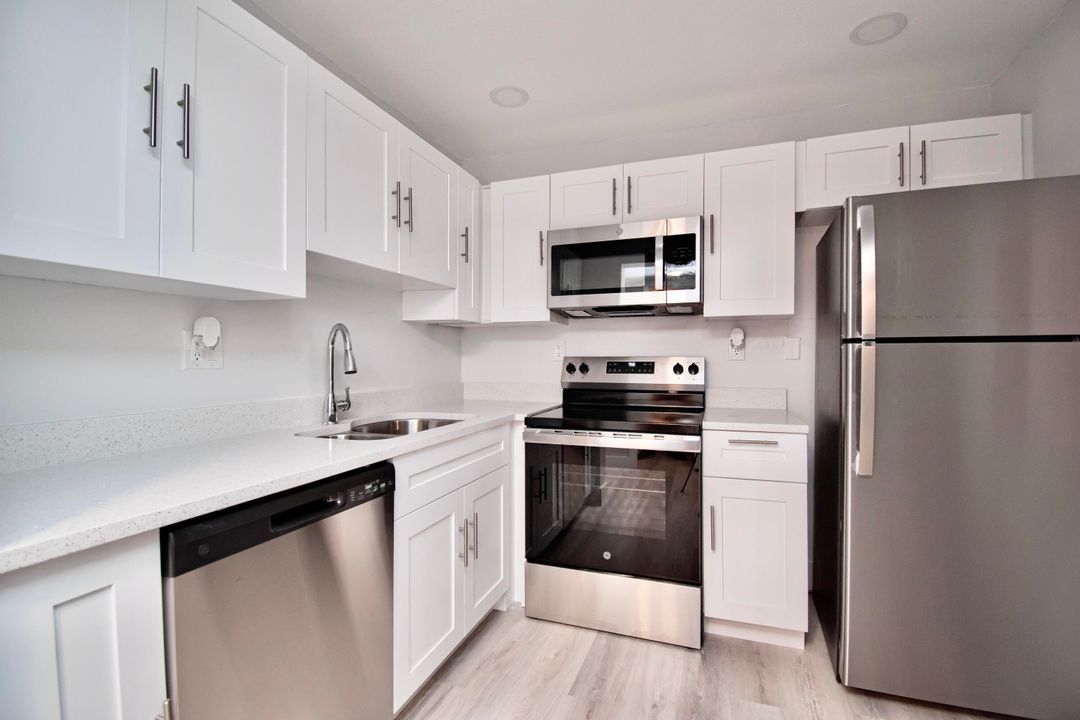 Active With Contract: $1,750 (1 beds, 1 baths, 741 Square Feet)