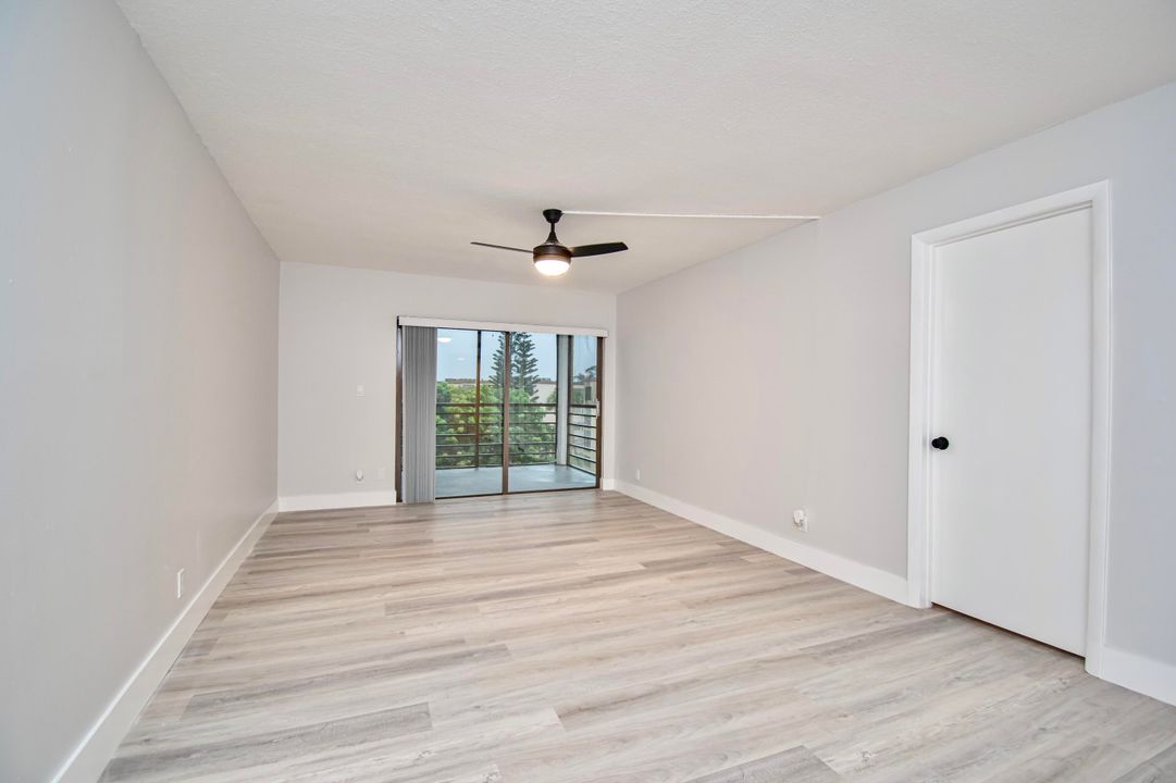 Active With Contract: $1,750 (1 beds, 1 baths, 741 Square Feet)