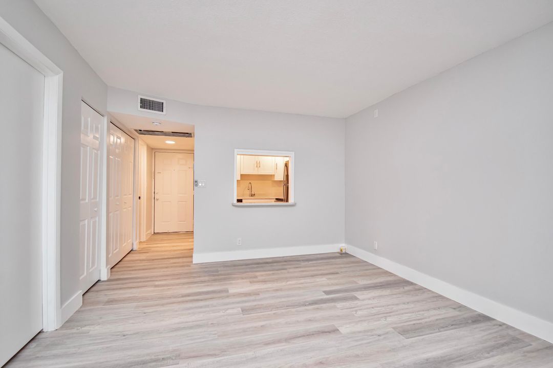 Active With Contract: $1,750 (1 beds, 1 baths, 741 Square Feet)