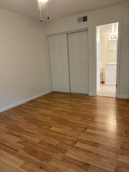 Active With Contract: $2,100 (2 beds, 2 baths, 1117 Square Feet)