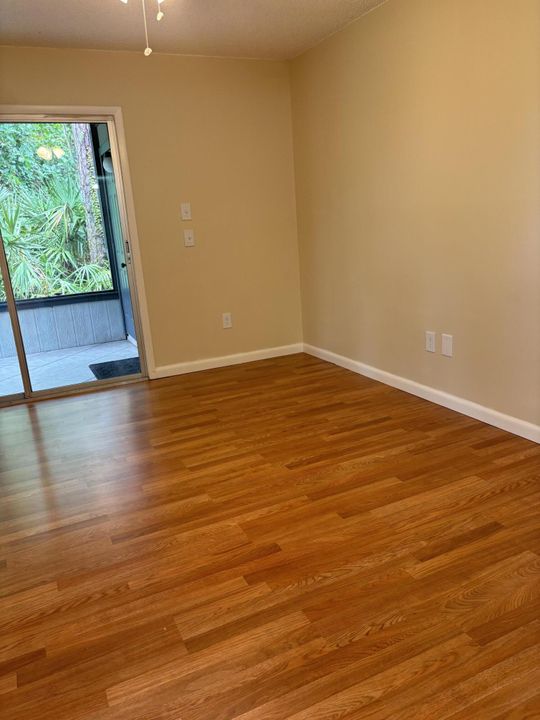 Active With Contract: $2,100 (2 beds, 2 baths, 1117 Square Feet)