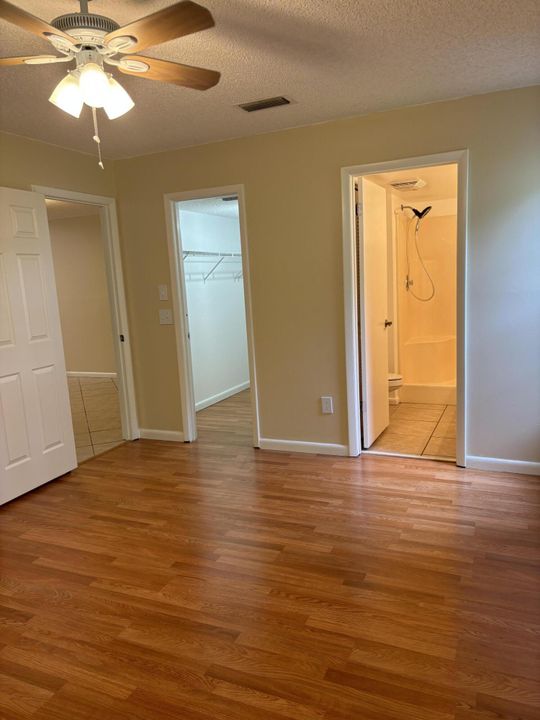 Active With Contract: $2,100 (2 beds, 2 baths, 1117 Square Feet)