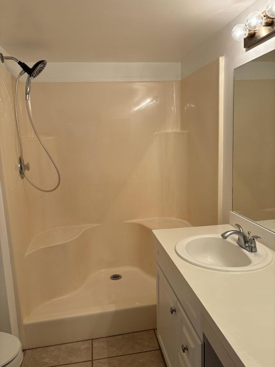 Active With Contract: $2,100 (2 beds, 2 baths, 1117 Square Feet)