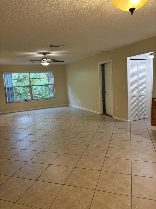 Active With Contract: $2,100 (2 beds, 2 baths, 1117 Square Feet)