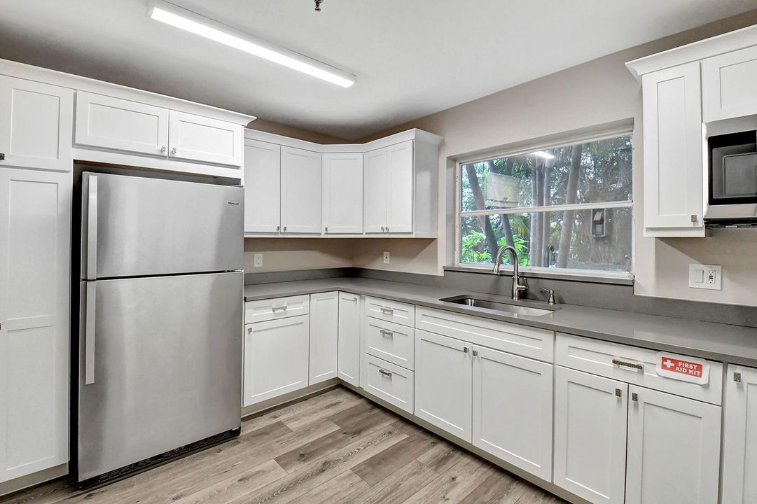 Active With Contract: $2,400 (2 beds, 2 baths, 1345 Square Feet)