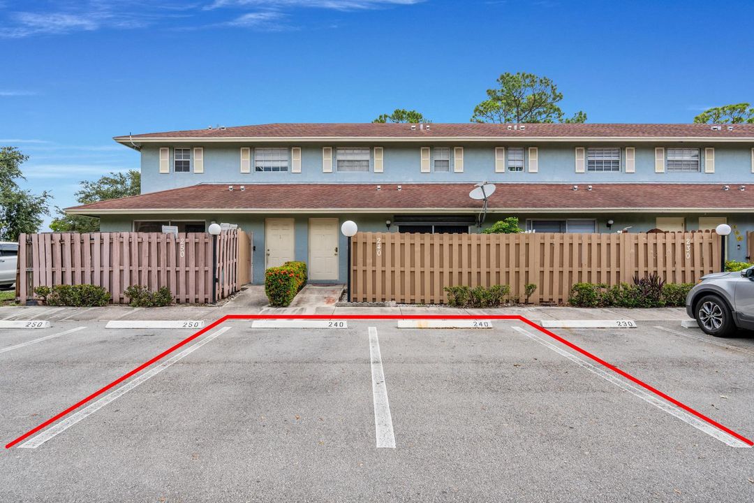 Recently Sold: $295,000 (3 beds, 2 baths, 1365 Square Feet)