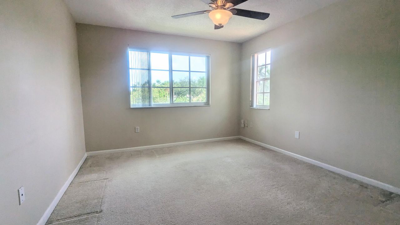 Active With Contract: $209,900 (2 beds, 2 baths, 1076 Square Feet)