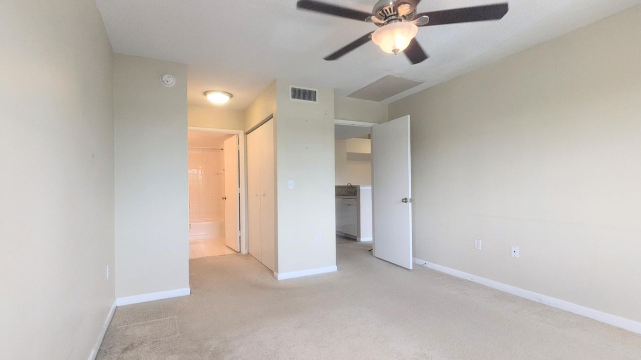 Active With Contract: $209,900 (2 beds, 2 baths, 1076 Square Feet)