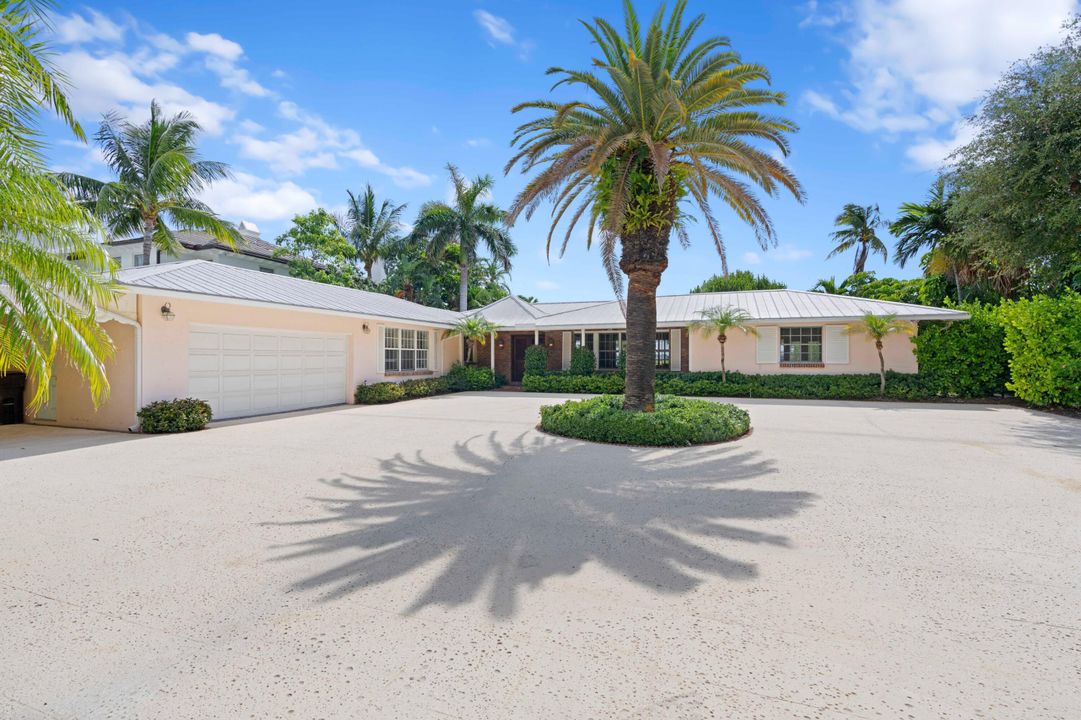 For Sale: $12,900,000 (3 beds, 2 baths, 2005 Square Feet)