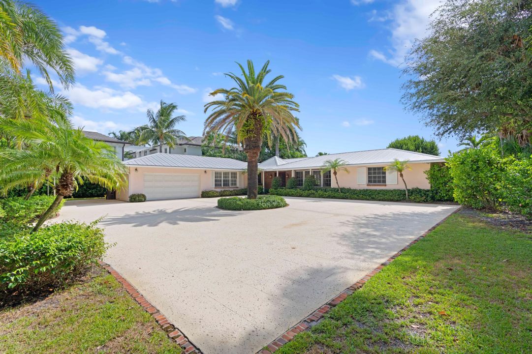 For Sale: $12,900,000 (3 beds, 2 baths, 2005 Square Feet)