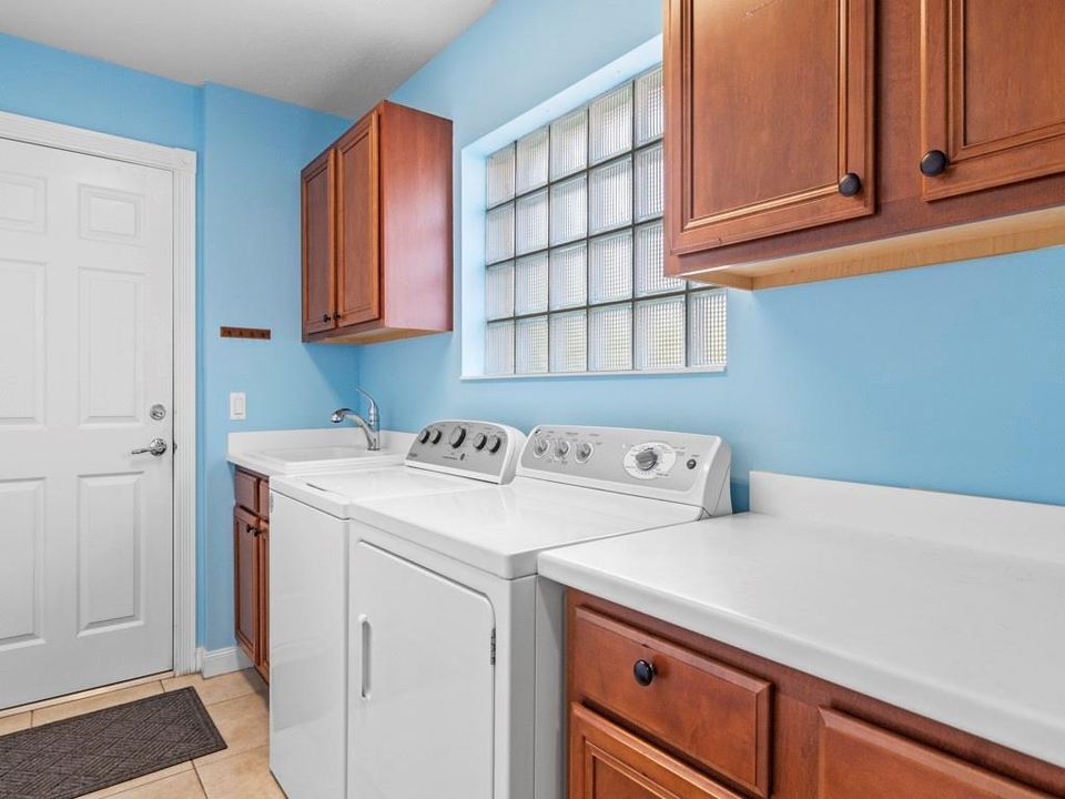 For Sale: $395,000 (2 beds, 2 baths, 1540 Square Feet)