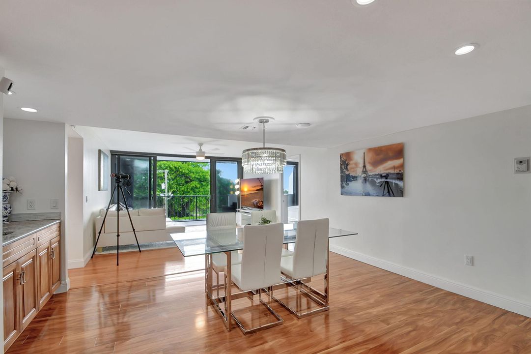 Active With Contract: $399,900 (3 beds, 2 baths, 1215 Square Feet)