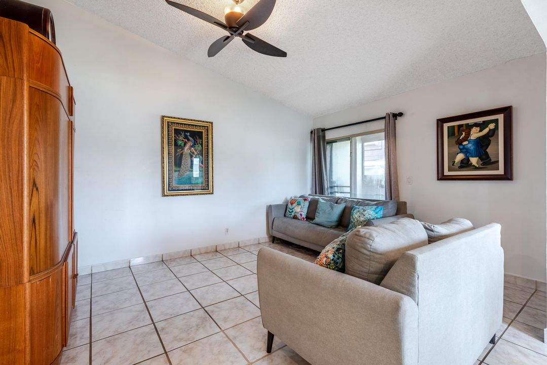 Active With Contract: $235,000 (2 beds, 1 baths, 877 Square Feet)