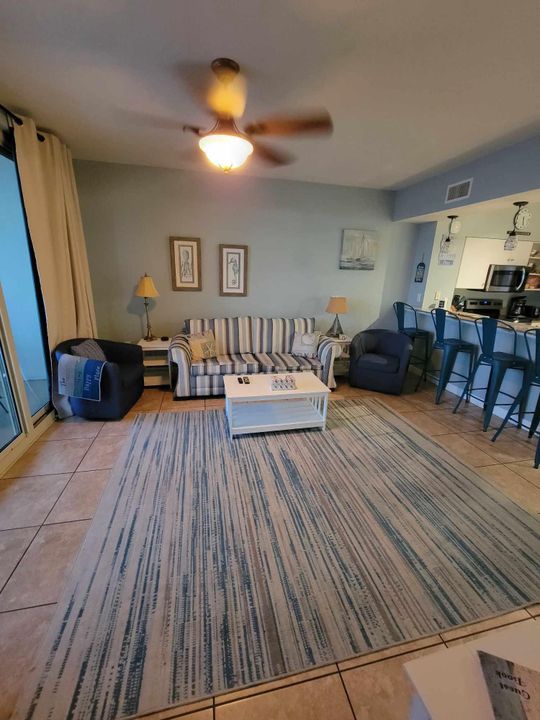 待售: $410,000 (2 贝兹, 2 浴室, 1066 平方英尺)