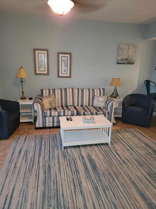 待售: $410,000 (2 贝兹, 2 浴室, 1066 平方英尺)