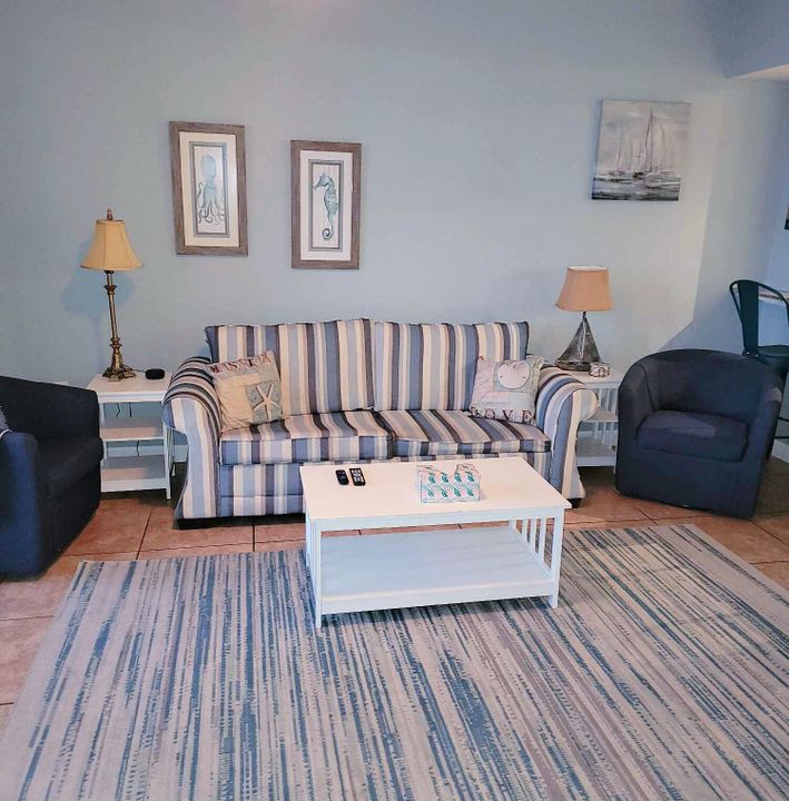 待售: $410,000 (2 贝兹, 2 浴室, 1066 平方英尺)