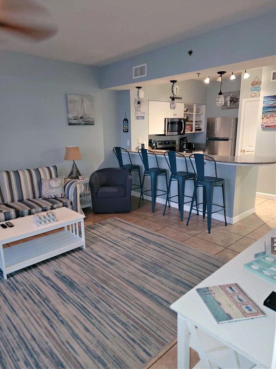 待售: $410,000 (2 贝兹, 2 浴室, 1066 平方英尺)