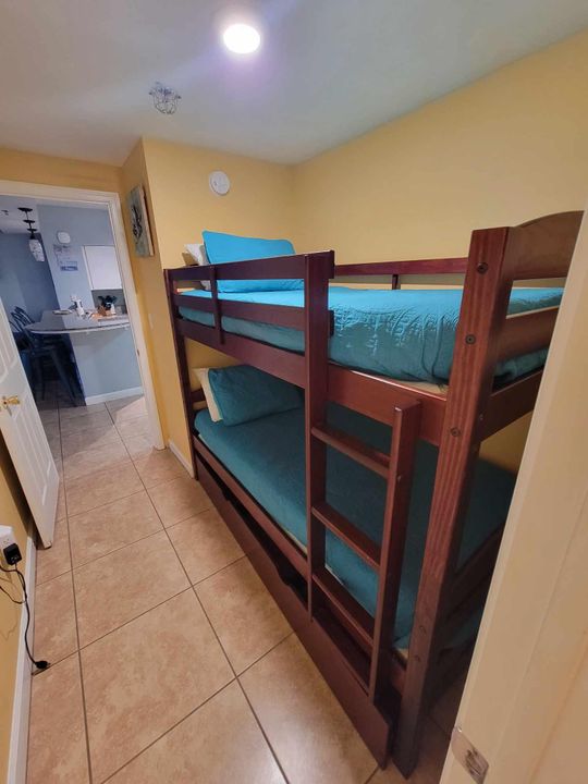 待售: $410,000 (2 贝兹, 2 浴室, 1066 平方英尺)