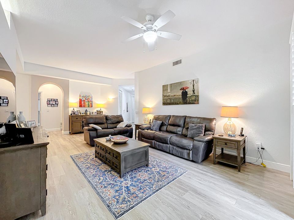 Active With Contract: $389,900 (2 beds, 2 baths, 1692 Square Feet)