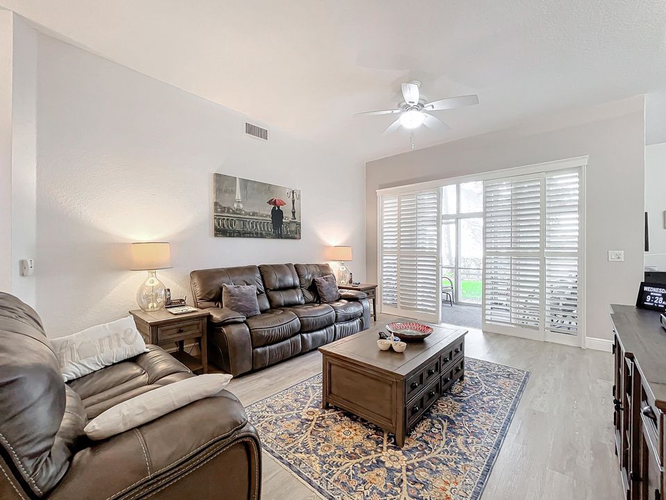 Active With Contract: $389,900 (2 beds, 2 baths, 1692 Square Feet)