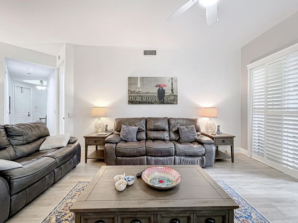 Active With Contract: $389,900 (2 beds, 2 baths, 1692 Square Feet)