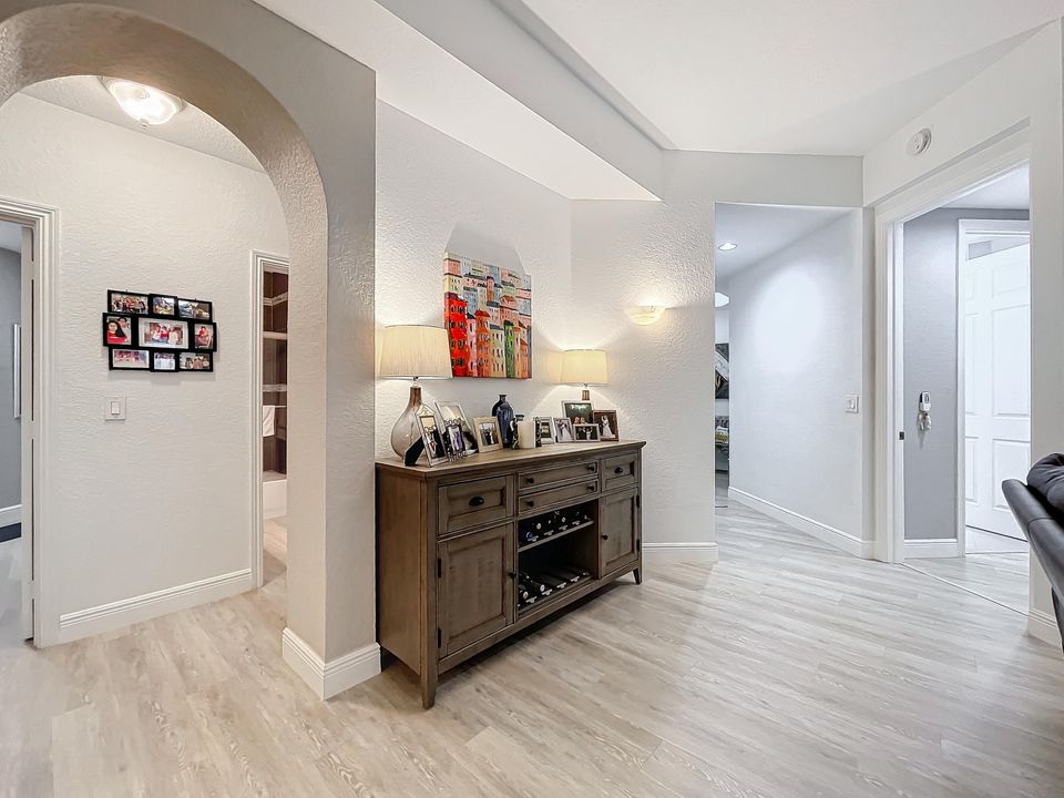 Active With Contract: $389,900 (2 beds, 2 baths, 1692 Square Feet)