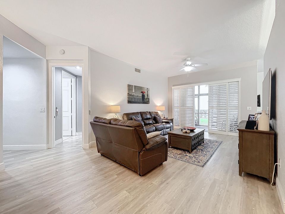 Active With Contract: $389,900 (2 beds, 2 baths, 1692 Square Feet)