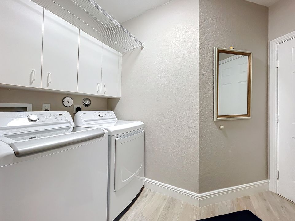 Active With Contract: $389,900 (2 beds, 2 baths, 1692 Square Feet)