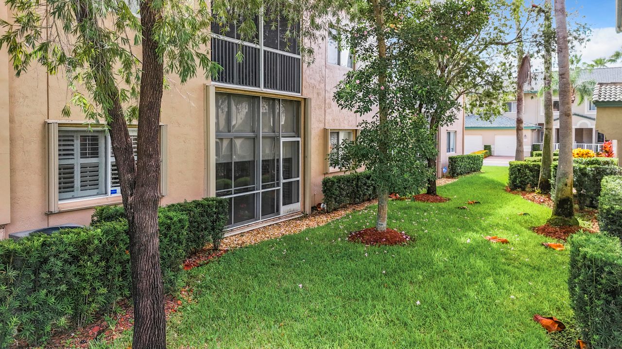 Active With Contract: $389,900 (2 beds, 2 baths, 1692 Square Feet)