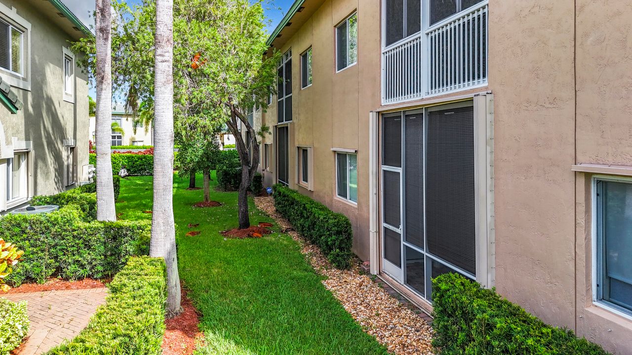 Active With Contract: $389,900 (2 beds, 2 baths, 1692 Square Feet)