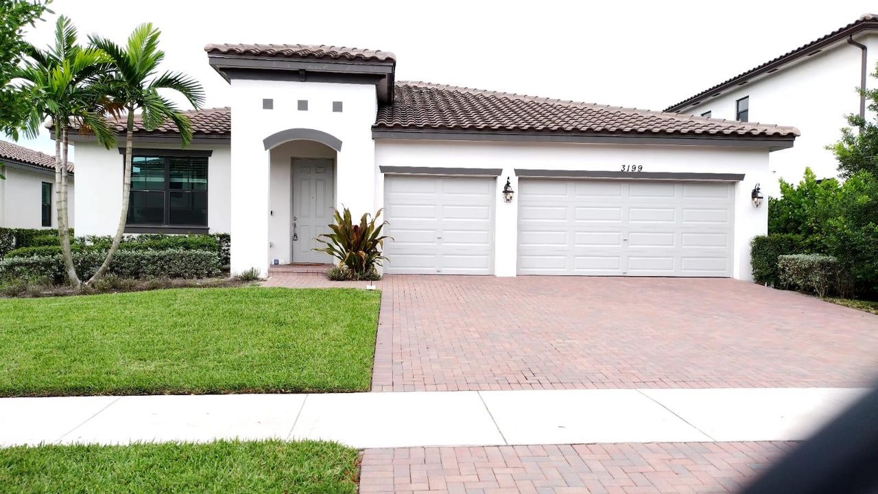 Active With Contract: $3,950 (4 beds, 2 baths, 2300 Square Feet)