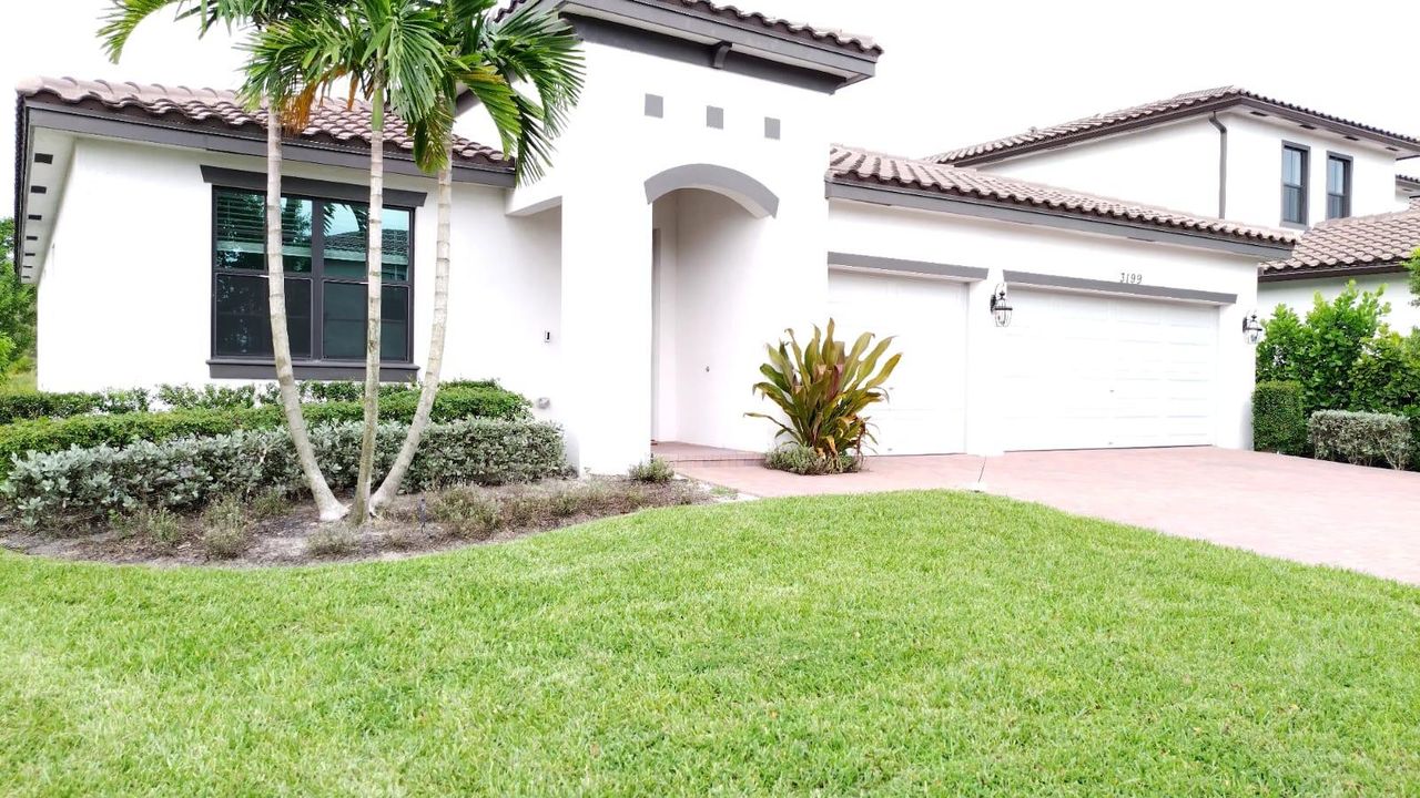 Active With Contract: $3,950 (4 beds, 2 baths, 2300 Square Feet)