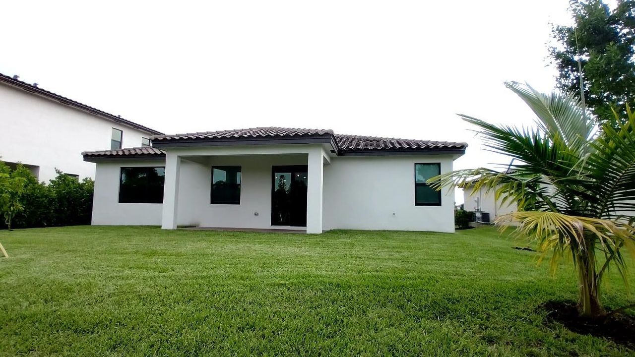 Active With Contract: $3,950 (4 beds, 2 baths, 2300 Square Feet)