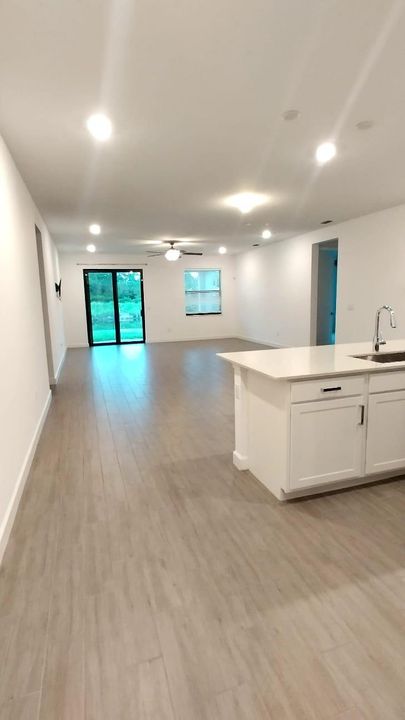 Active With Contract: $3,950 (4 beds, 2 baths, 2300 Square Feet)