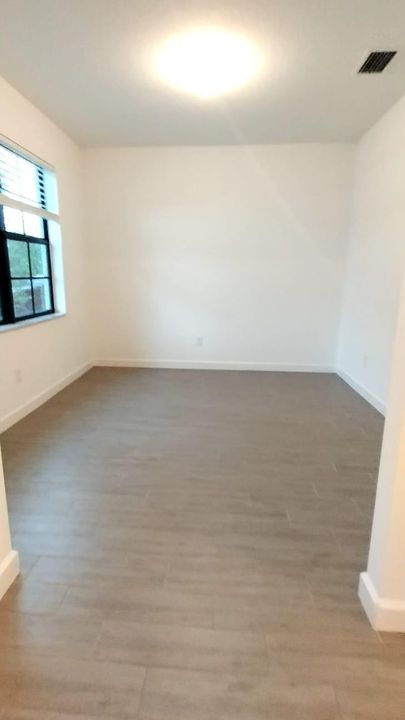 Activo con contrato: $3,950 (4 camas, 2 baños, 2300 Pies cuadrados)