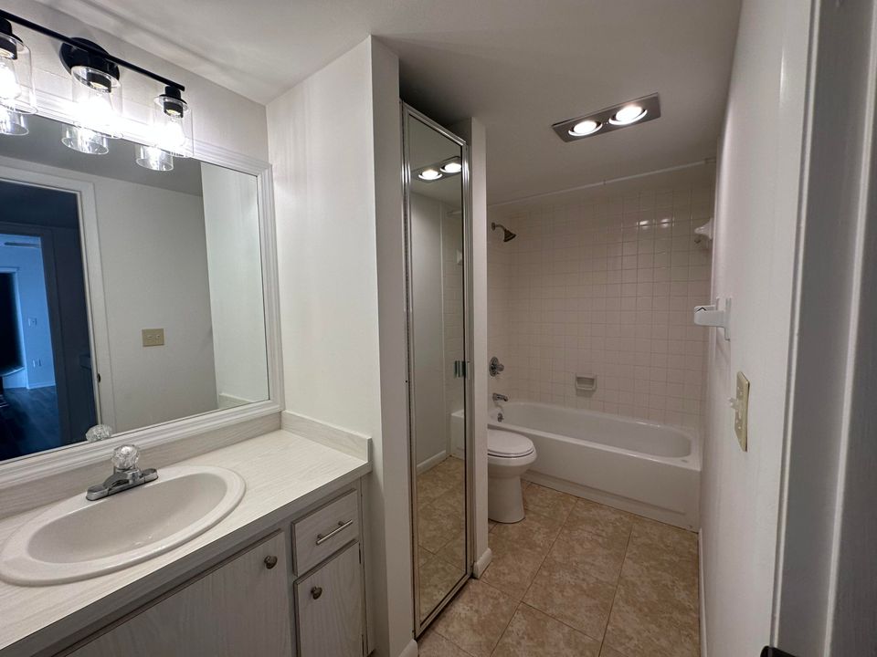 For Sale: $224,900 (2 beds, 2 baths, 1170 Square Feet)