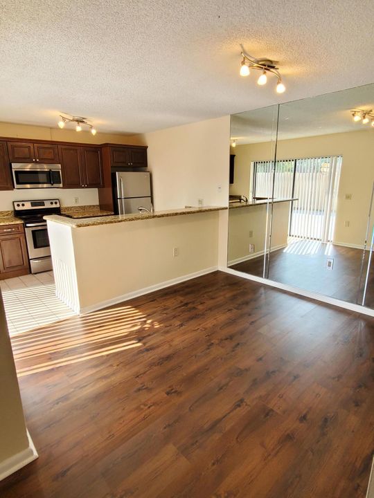 Active With Contract: $2,200 (2 beds, 2 baths, 1310 Square Feet)