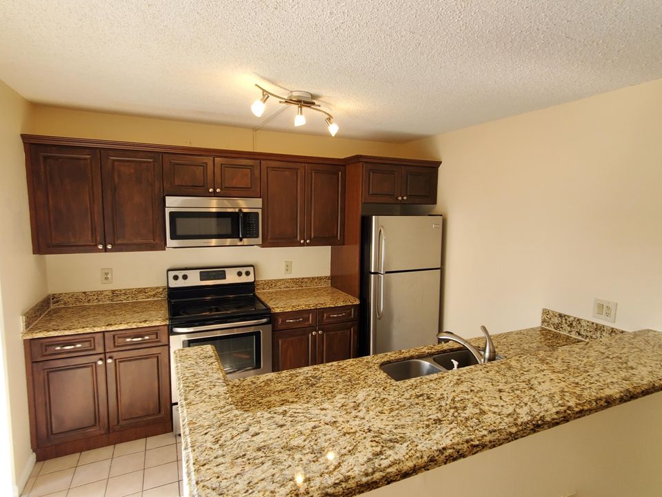 Active With Contract: $2,200 (2 beds, 2 baths, 1310 Square Feet)