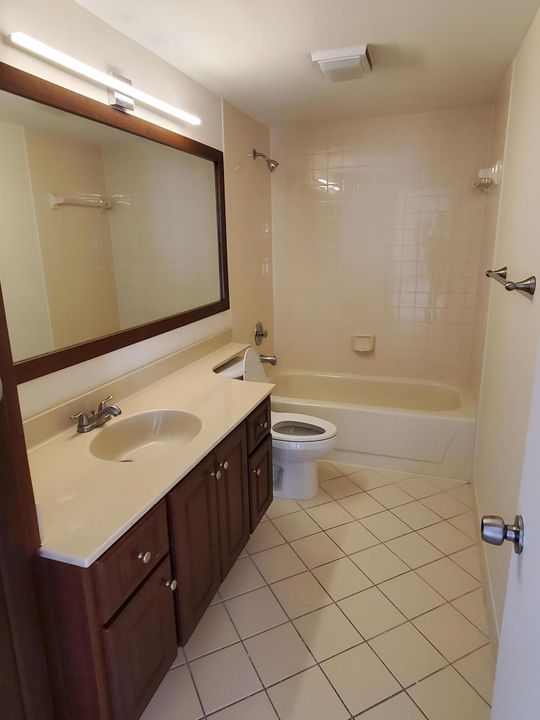 Active With Contract: $2,200 (2 beds, 2 baths, 1310 Square Feet)