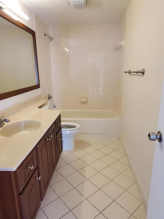 Active With Contract: $2,200 (2 beds, 2 baths, 1310 Square Feet)