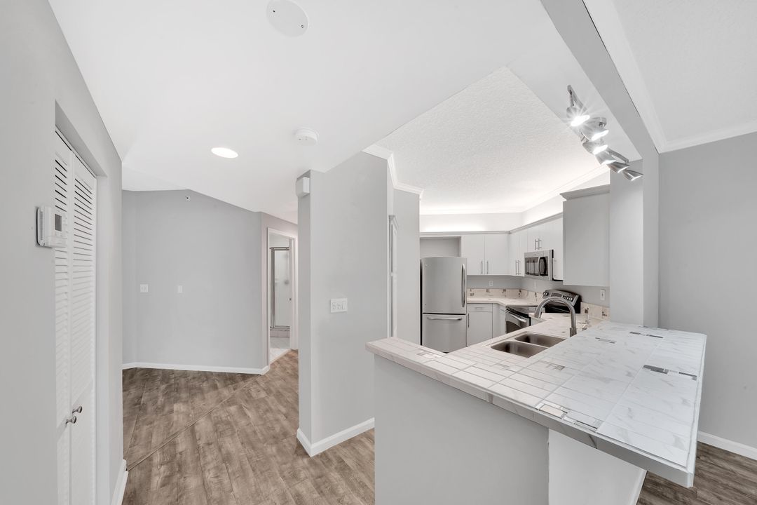 For Sale: $398,000 (2 beds, 2 baths, 1192 Square Feet)