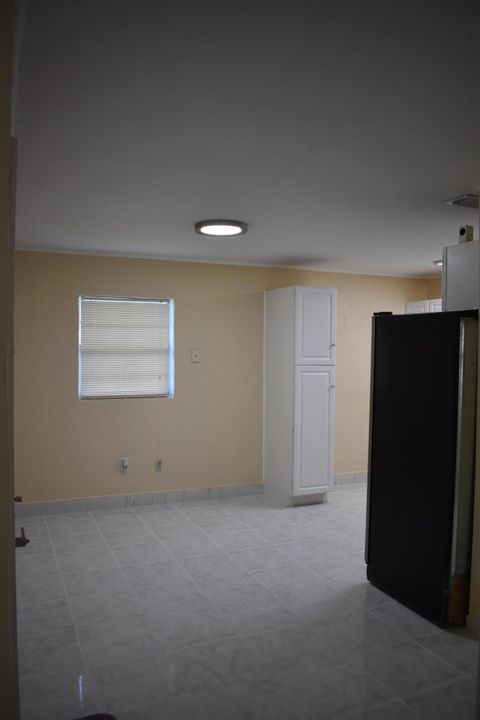 For Rent: $2,100 (3 beds, 1 baths, 1089 Square Feet)