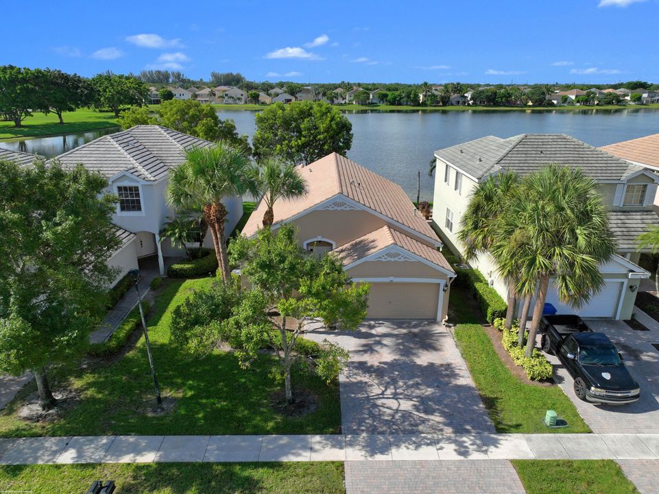 Active With Contract: $479,000 (3 beds, 2 baths, 1613 Square Feet)