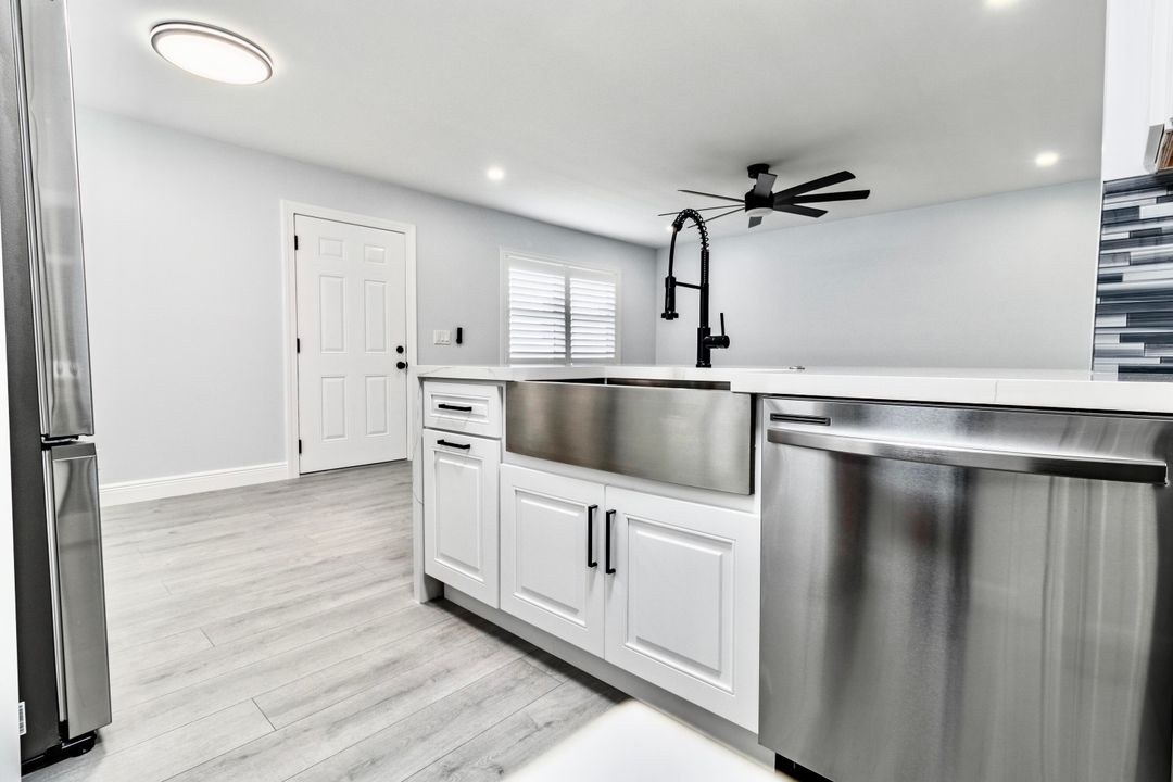 For Sale: $264,300 (2 beds, 2 baths, 1010 Square Feet)