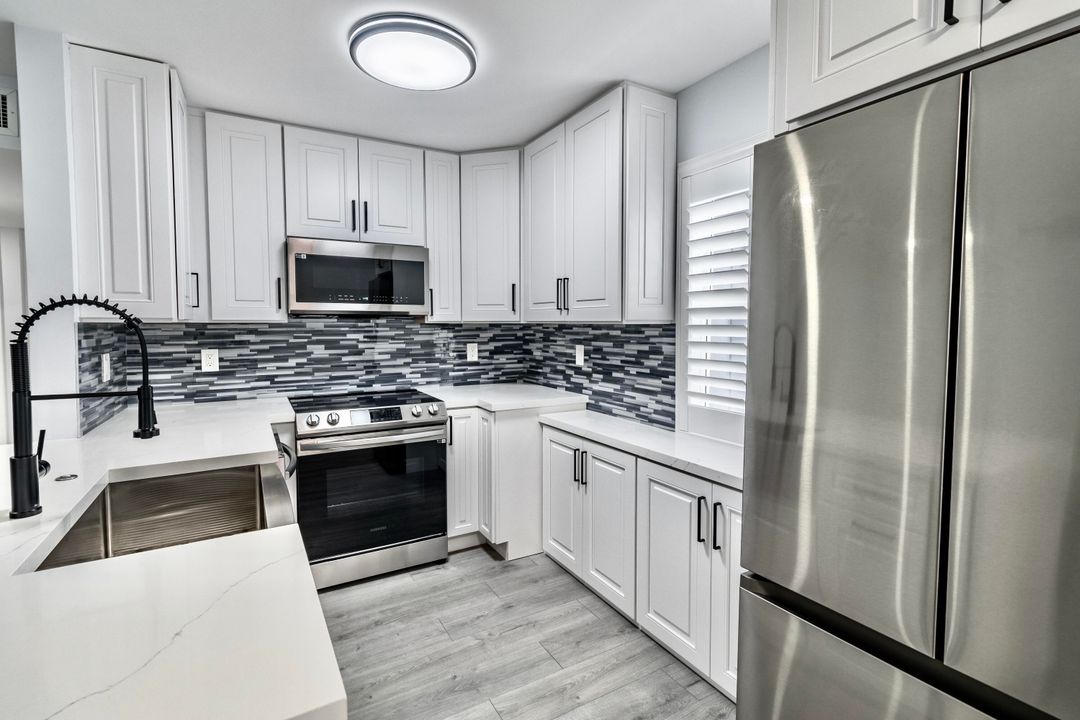 For Sale: $264,300 (2 beds, 2 baths, 1010 Square Feet)