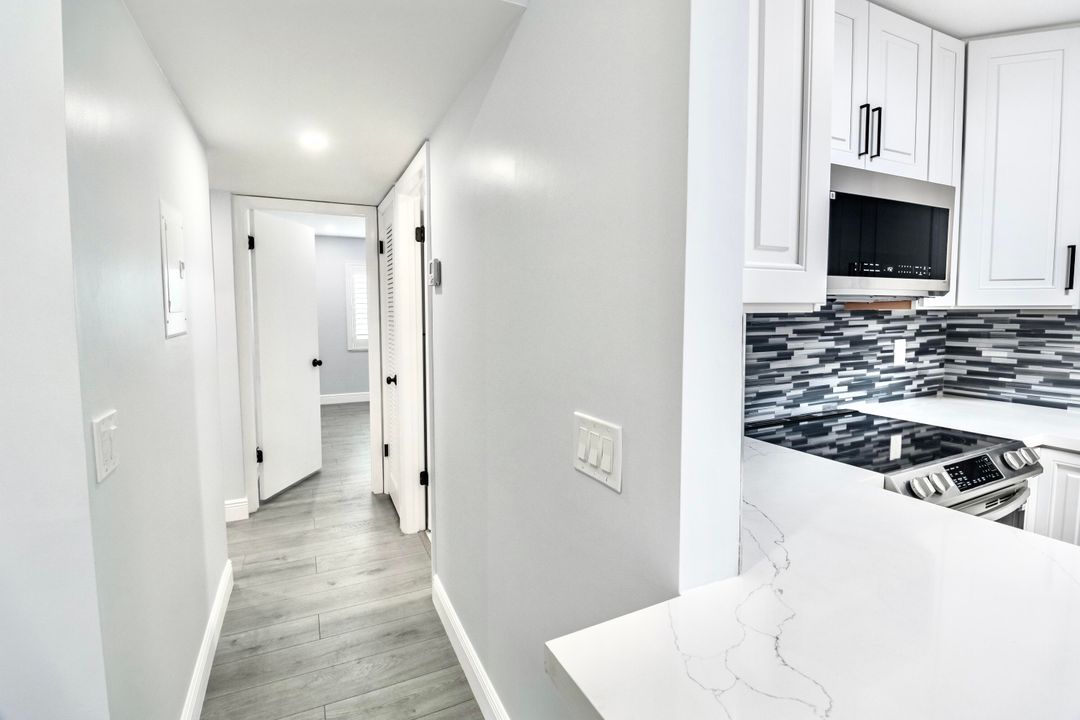 For Sale: $264,300 (2 beds, 2 baths, 1010 Square Feet)